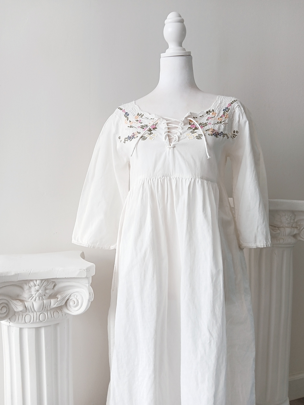 Bohemian Vintage White Chance Encounters Floral Embroidered Cotton Midi Dress S